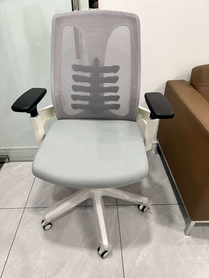 SM4: Mid Back Mesh Chair