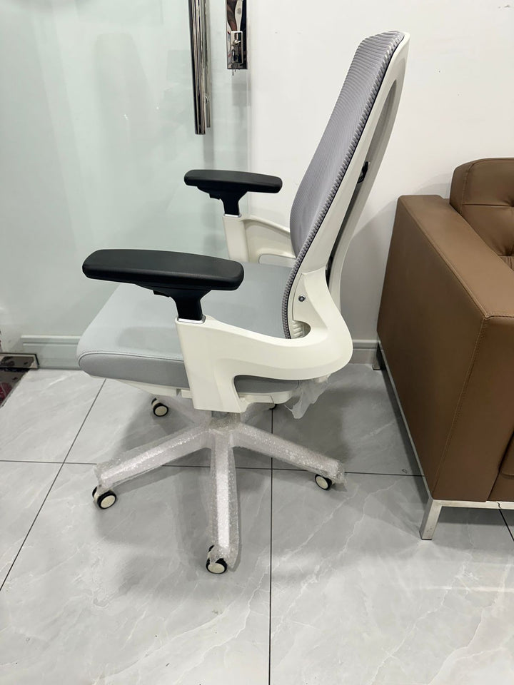 SM4: Mid Back Mesh Chair