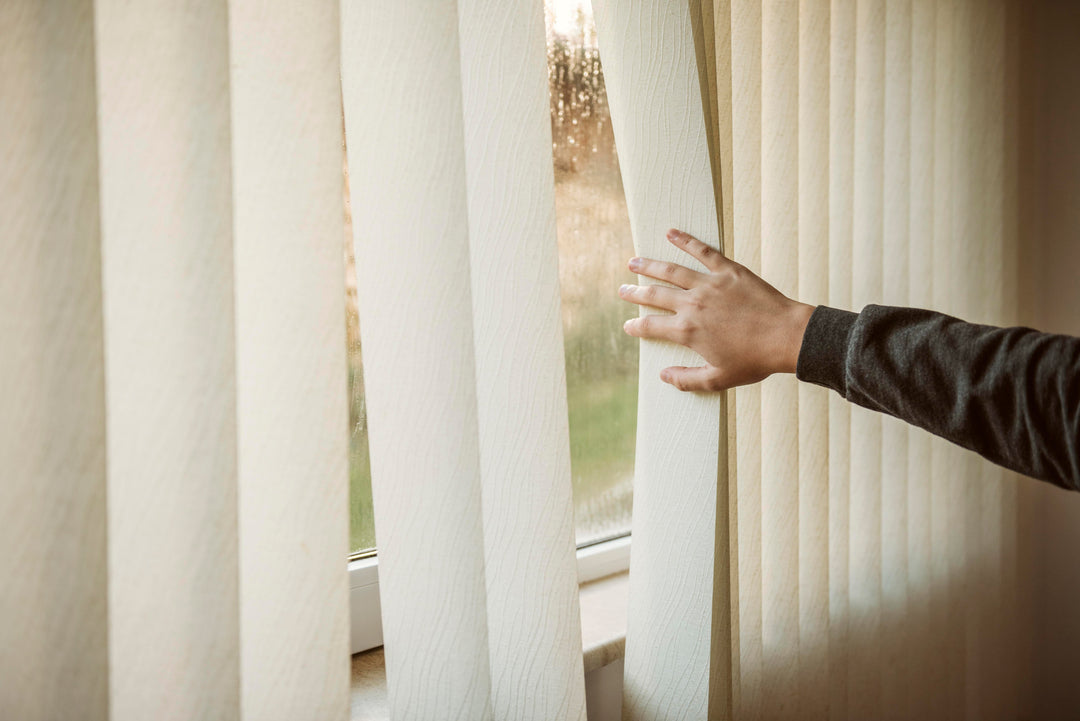 What Makes Blind Curtains a Better Option Than Regular Drapes?