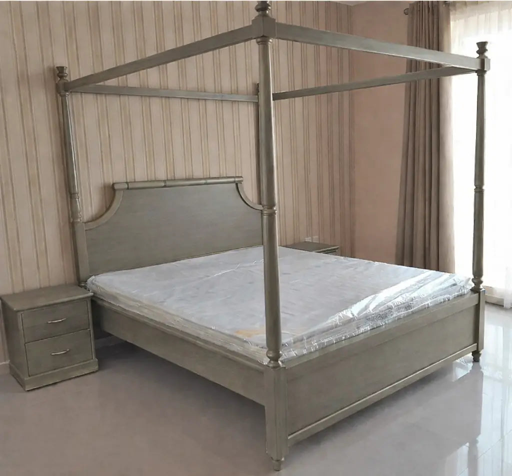 Canopy Bed, Royale
